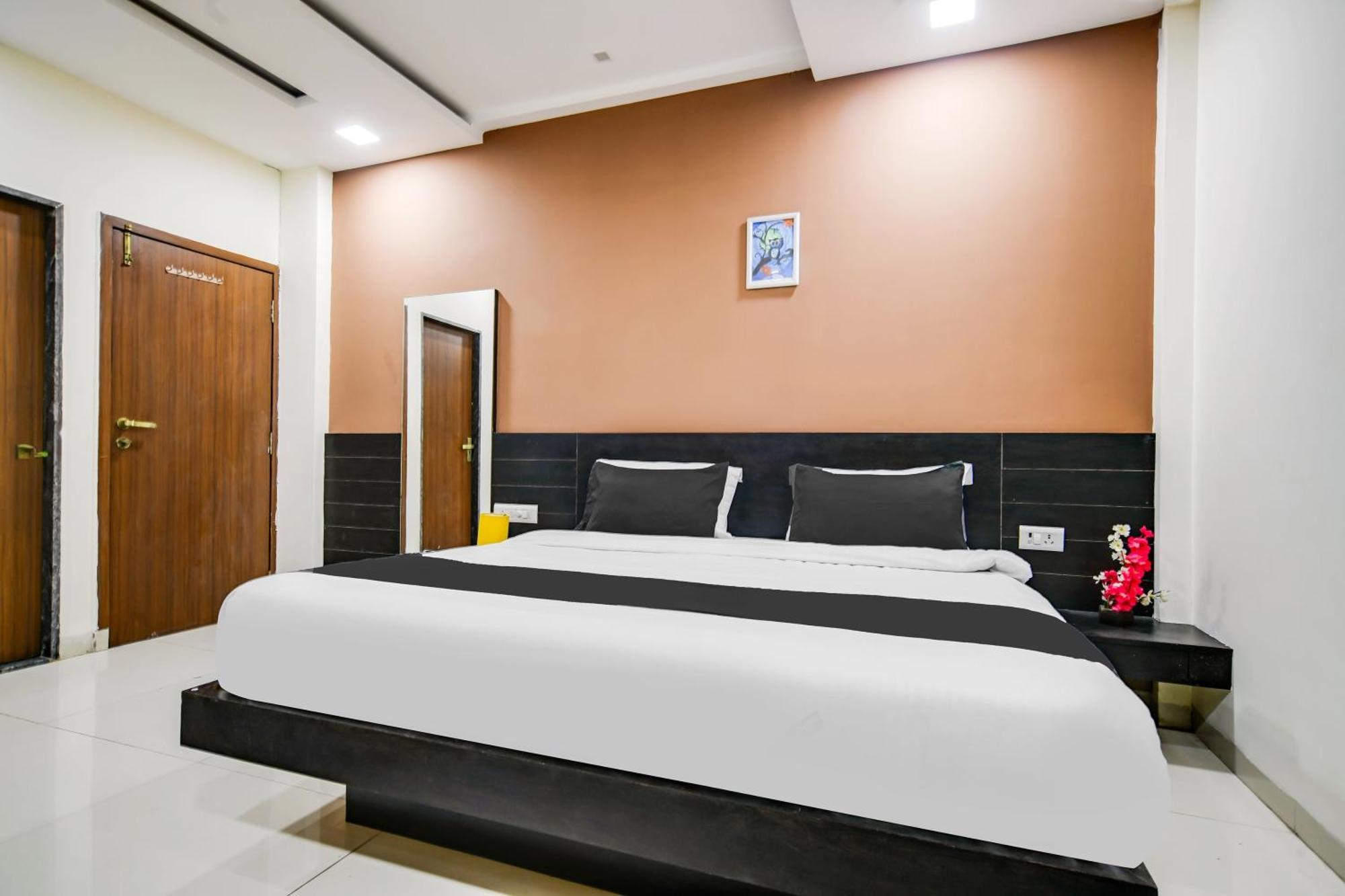 Super Collection O Indore Near Omax City 1 Kanadiya Bagian luar foto