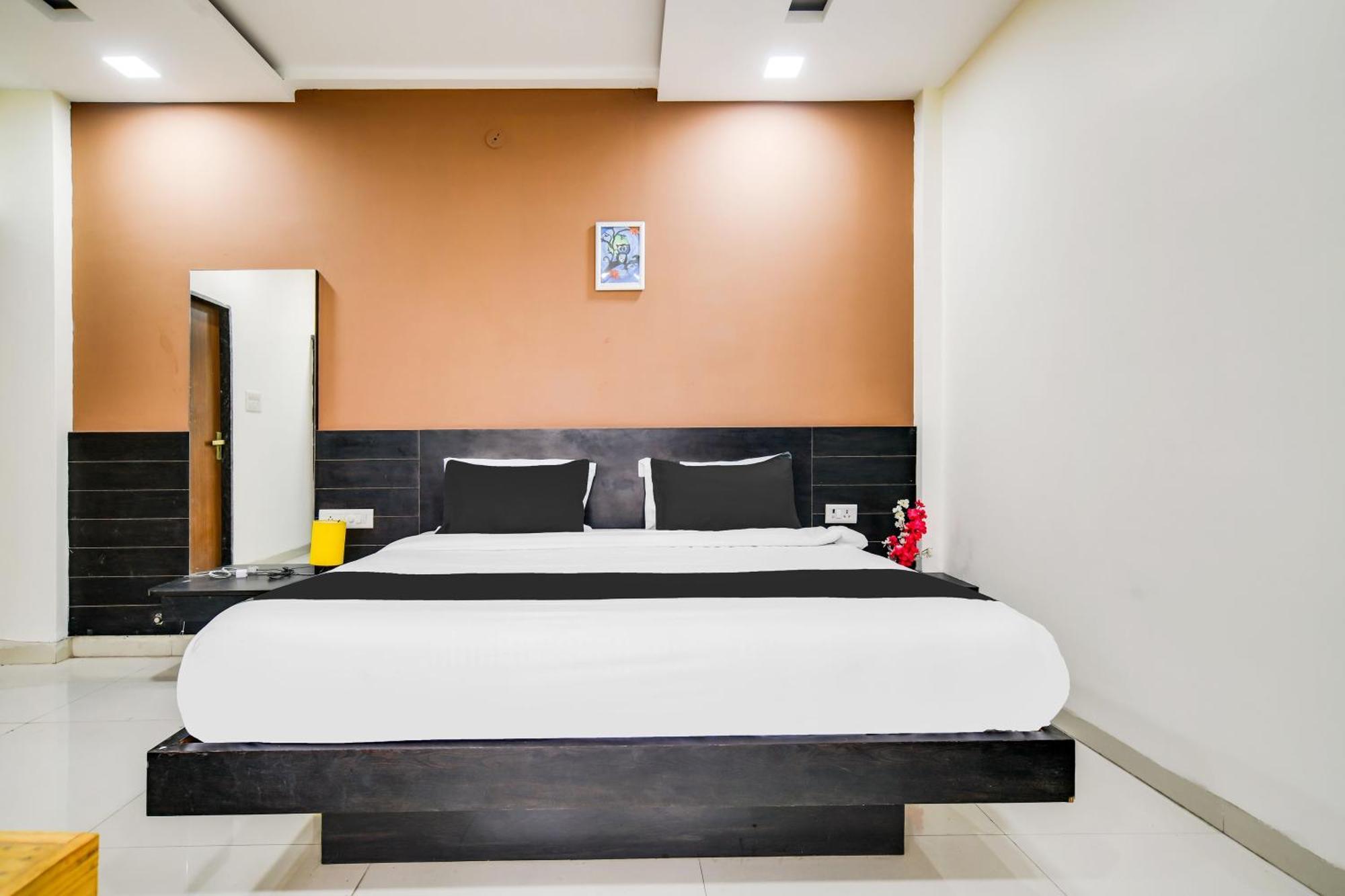 Super Collection O Indore Near Omax City 1 Kanadiya Bagian luar foto
