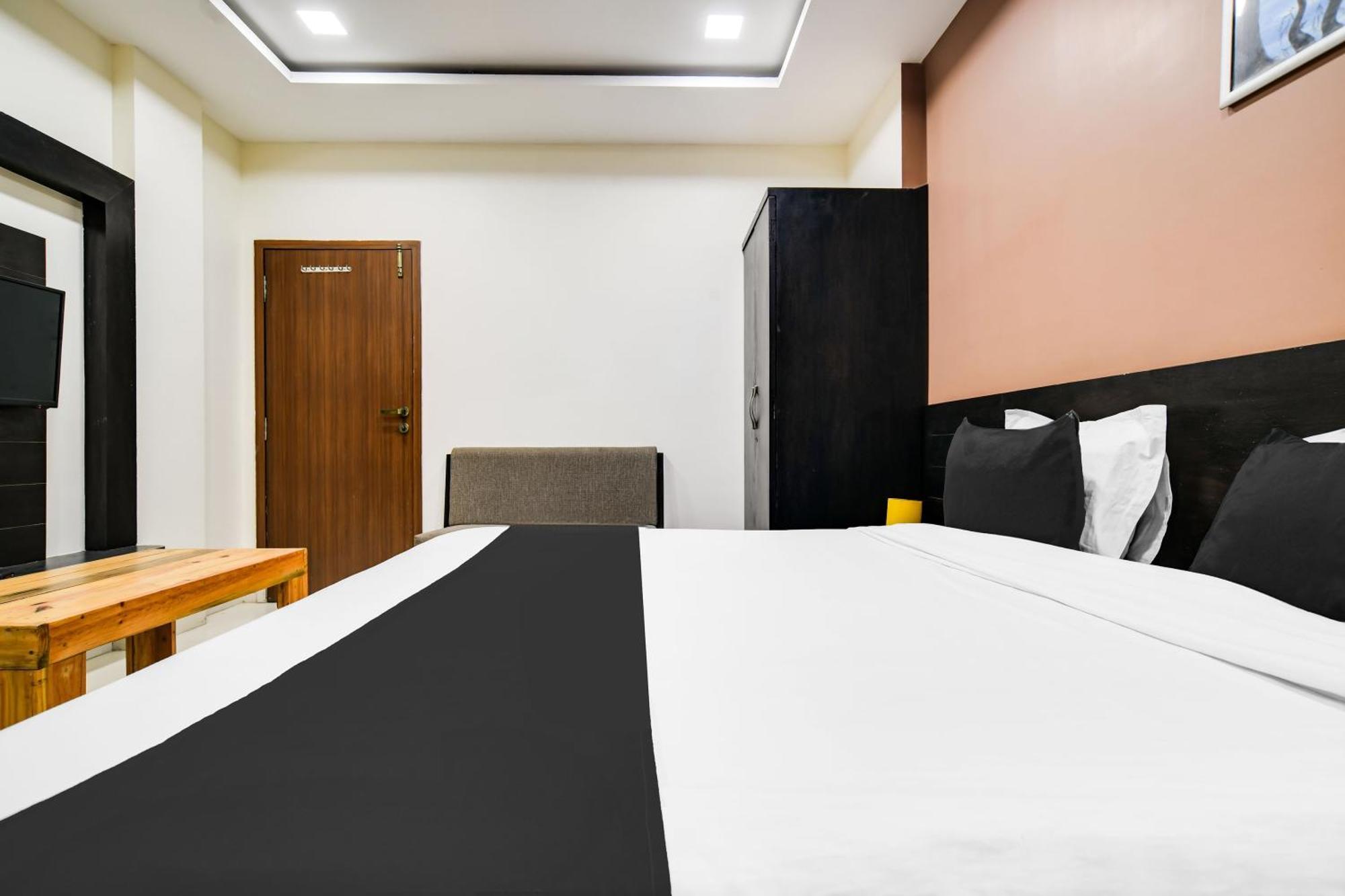 Super Collection O Indore Near Omax City 1 Kanadiya Bagian luar foto